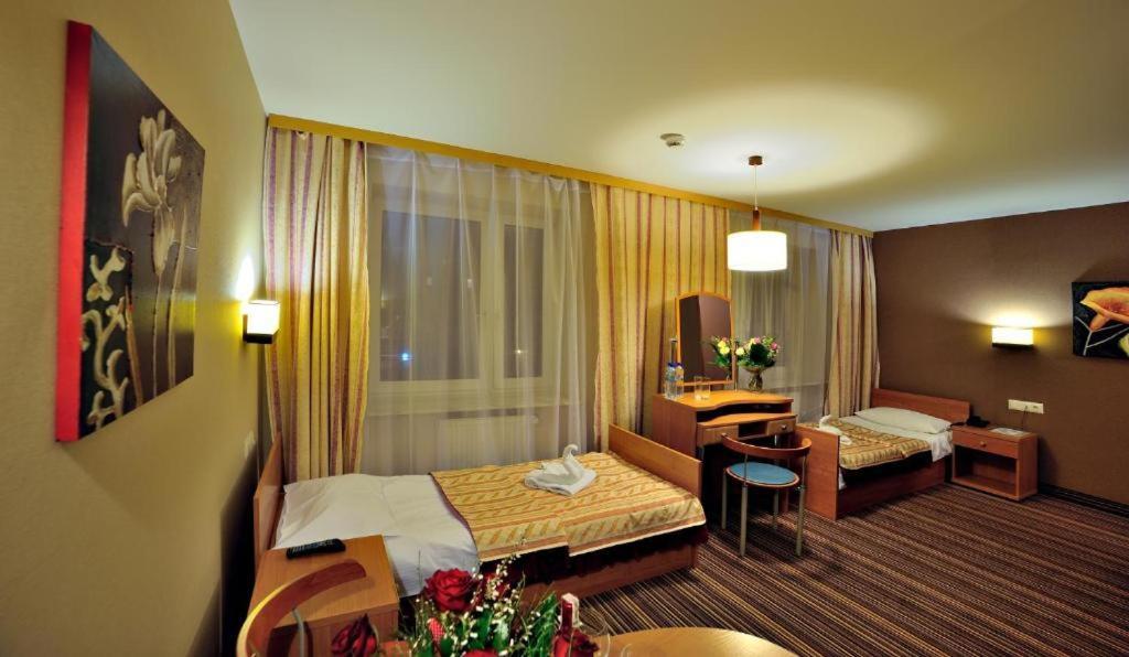 Hotel Partner Mińsk Mazowiecki Екстериор снимка