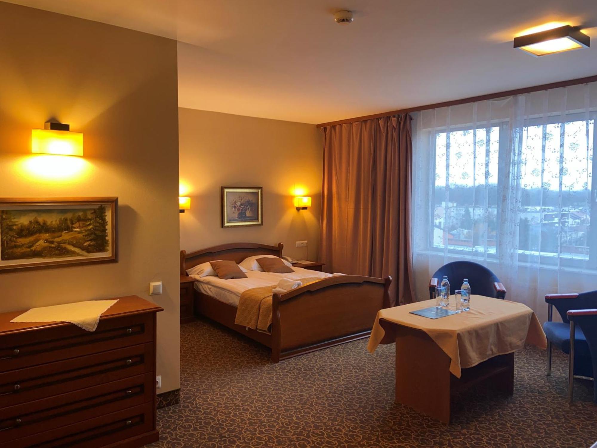 Hotel Partner Mińsk Mazowiecki Екстериор снимка