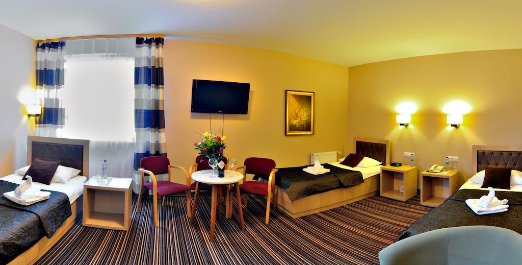 Hotel Partner Mińsk Mazowiecki Екстериор снимка